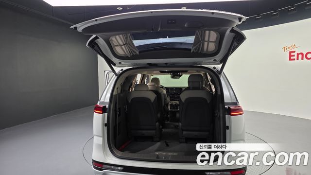 Kia Canival 2021 — photo 35