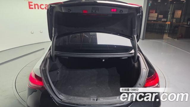Mercedes-Benz E-Class 2021 — photo 20