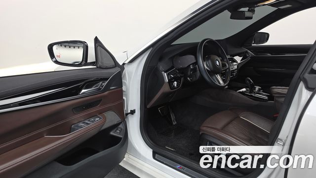 BMW Gran Turismo 2021 — photo 13
