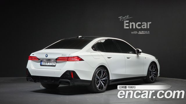 BMW 5-Series 2024 — photo 2