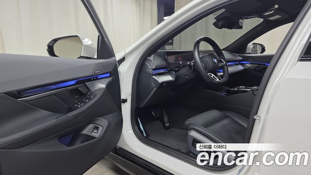 BMW 5-Series 2024 — photo 13