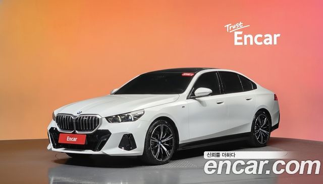 BMW 5-Series 2024 — photo 1