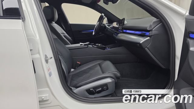 BMW 5-Series 2024 — photo 16