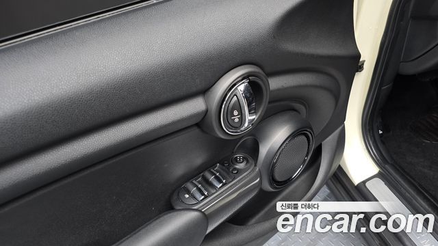 Mini Cooper 2015 — photo 18