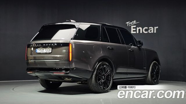 Land Rover Range Rover 2023 — photo 2