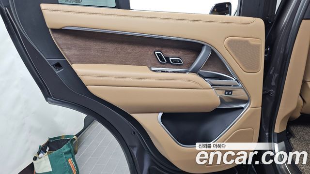 Land Rover Range Rover 2023 — photo 15