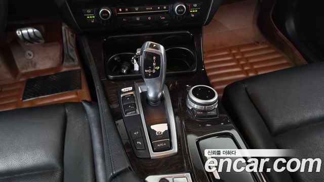 BMW 5-Series 2012 — photo 9