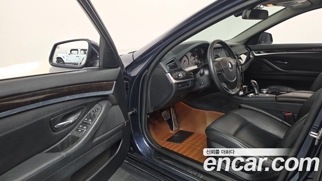 BMW 5-Series 2012 — photo 10