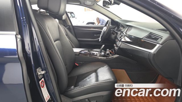 BMW 5-Series 2012 — photo 11