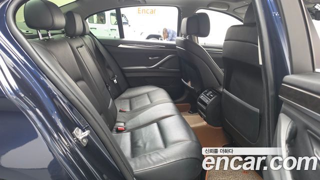 BMW 5-Series 2012 — photo 12