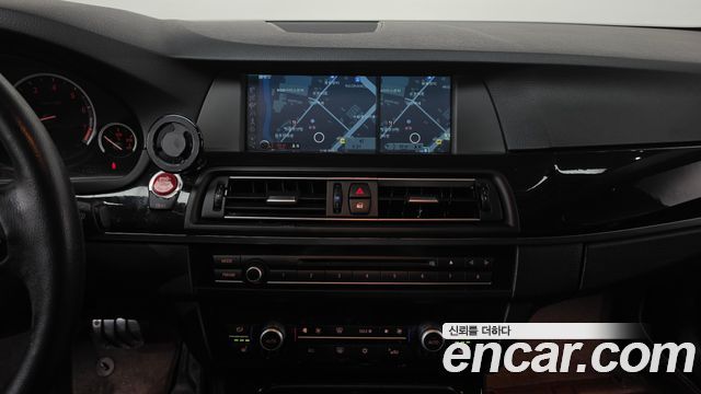 BMW 5-Series 2012 — photo 14