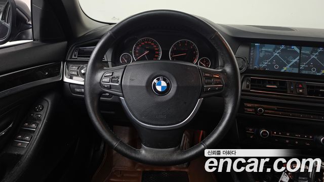 BMW 5-Series 2012 — photo 15