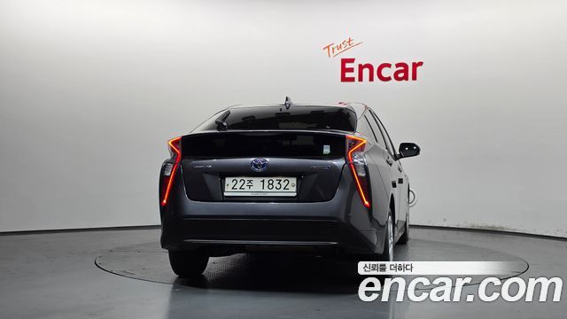 Toyota Prius 2018 — photo 4
