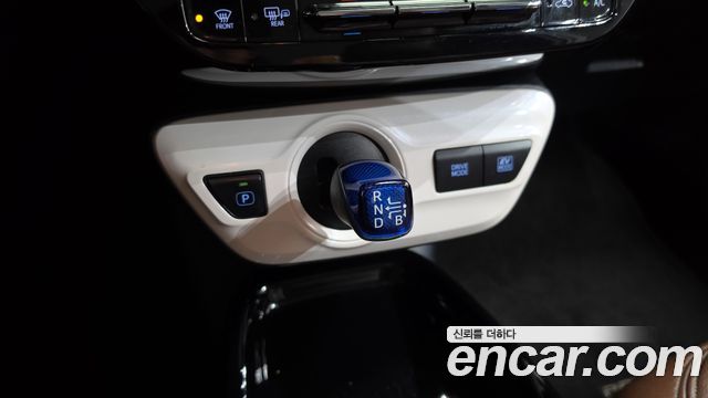 Toyota Prius 2018 — photo 9