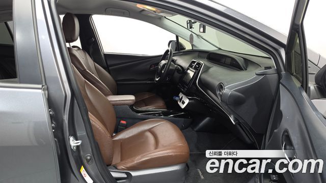 Toyota Prius 2018 — photo 11