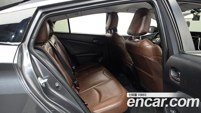 Toyota Prius 2018 — photo 12