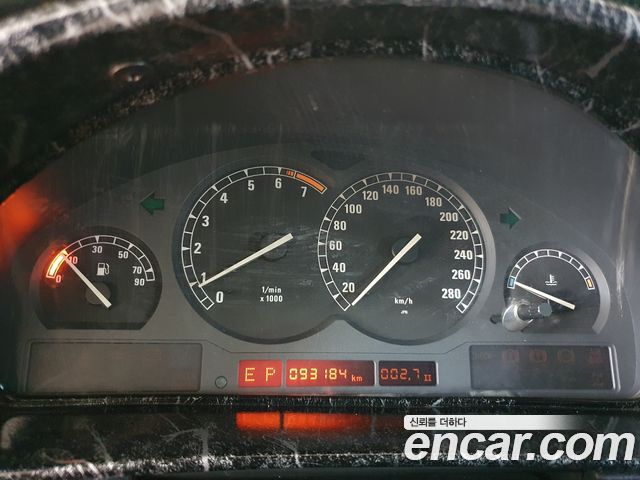 BMW 8-Series 1995 — photo 7