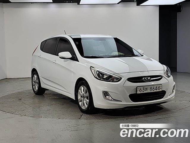 Hyundai Accent 2015 — photo 2