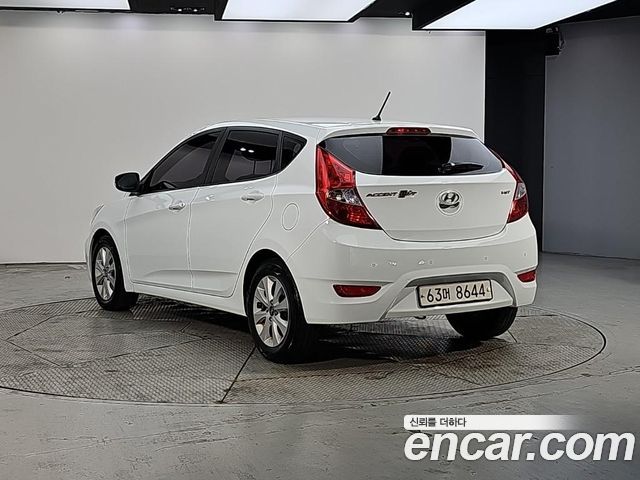 Hyundai Accent 2015 — photo 3