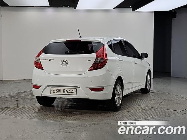 Hyundai Accent 2015 — photo 4