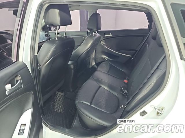 Hyundai Accent 2015 — photo 12