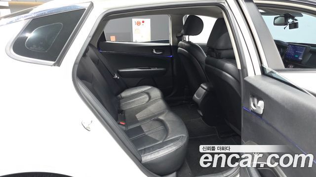 Kia K5 2016 — photo 18