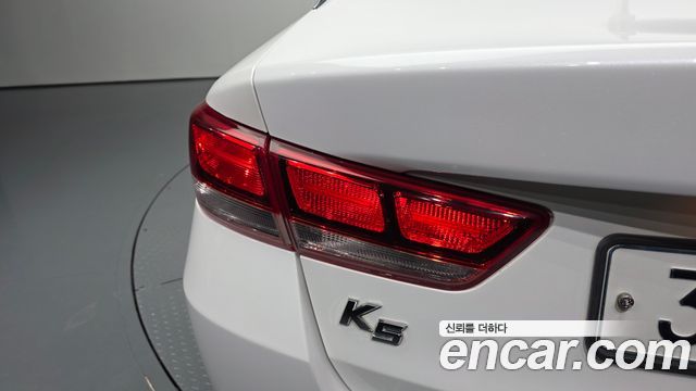 Kia K5 2016 — photo 9
