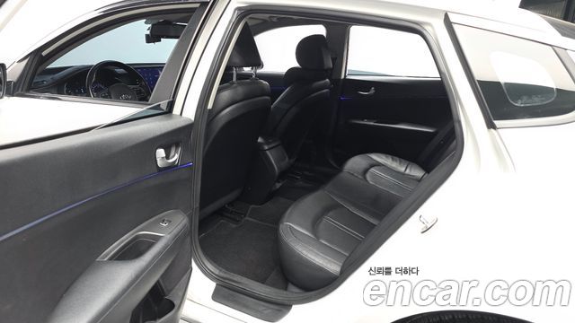 Kia K5 2016 — photo 16