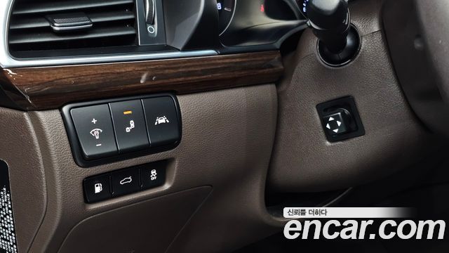 Kia K7 2018 — photo 29