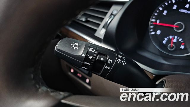 Kia K7 2018 — photo 32