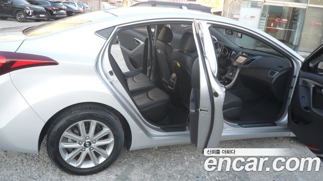 Hyundai AVANTE 2015 — photo 10