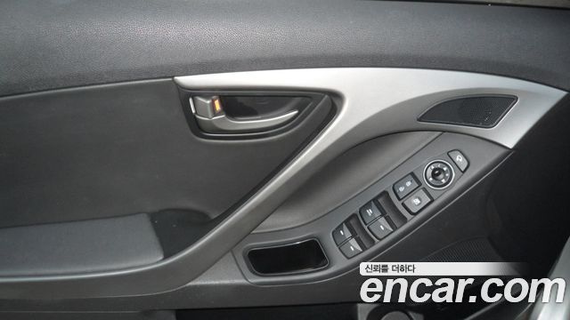 Hyundai AVANTE 2015 — photo 13