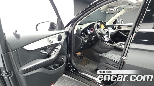 Mercedes-Benz GLC-Class 2016 — photo 10