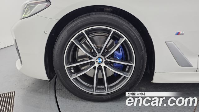 BMW 5-Series 2023 — photo 5