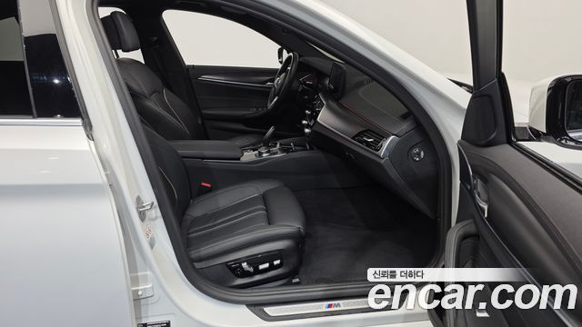 BMW 5-Series 2023 — photo 11