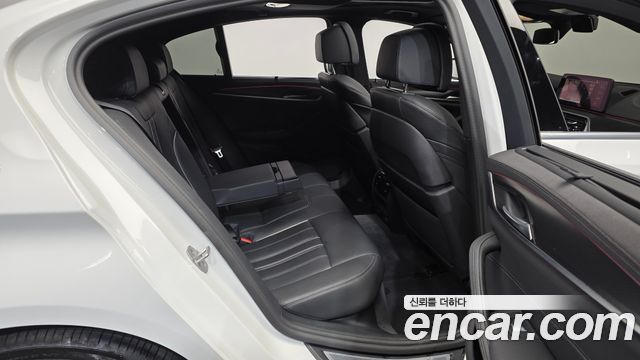BMW 5-Series 2023 — photo 12