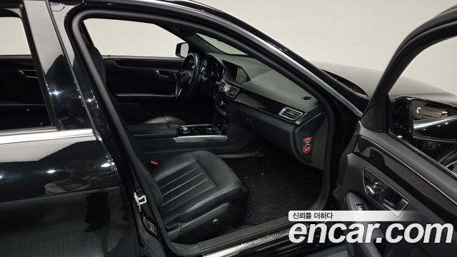 Mercedes-Benz E-Class 2014 — photo 17