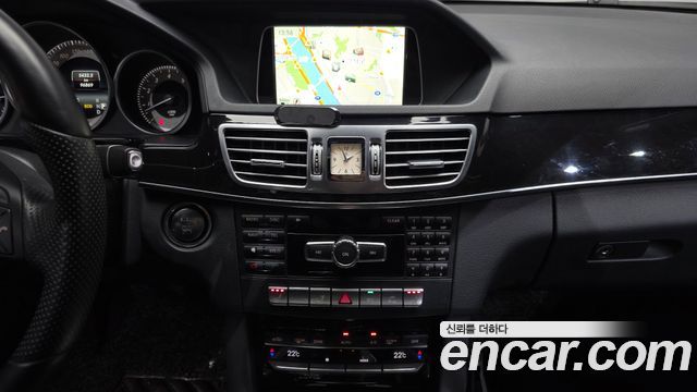 Mercedes-Benz E-Class 2014 — photo 20