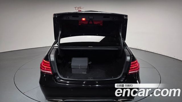 Mercedes-Benz E-Class 2014 — photo 26