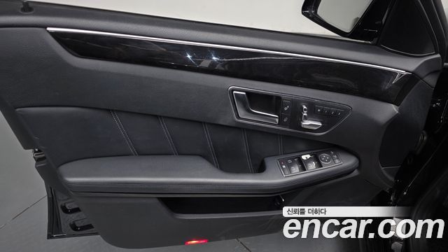 Mercedes-Benz E-Class 2014 — photo 14