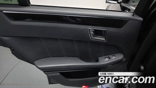 Mercedes-Benz E-Class 2014 — photo 15