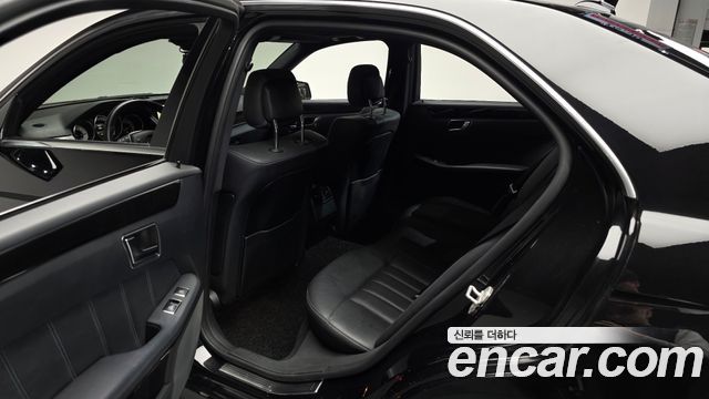 Mercedes-Benz E-Class 2014 — photo 16