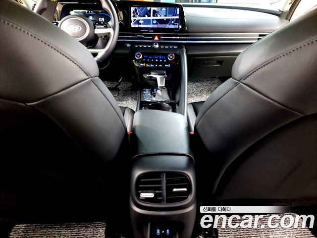 Hyundai AVANTE 2025 — photo 18
