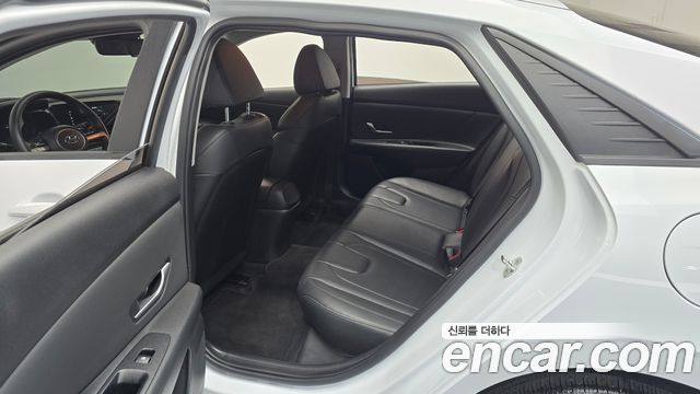 Hyundai AVANTE 2023 — photo 17