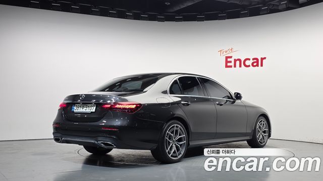 Mercedes-Benz E-Class 2022 — photo 2