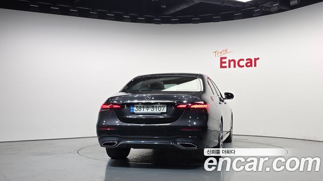Mercedes-Benz E-Class 2022 — photo 4
