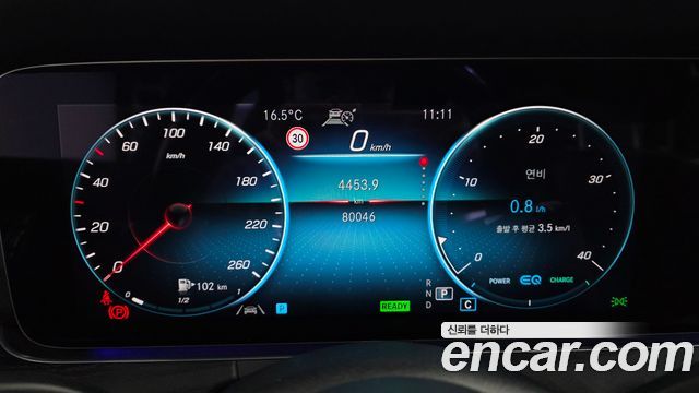 Mercedes-Benz E-Class 2022 — photo 8