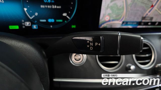 Mercedes-Benz E-Class 2022 — photo 9