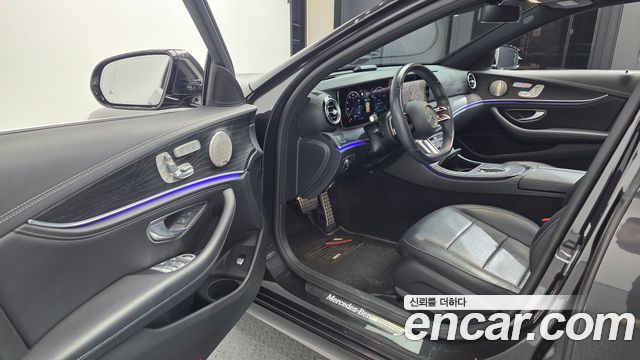 Mercedes-Benz E-Class 2022 — photo 10