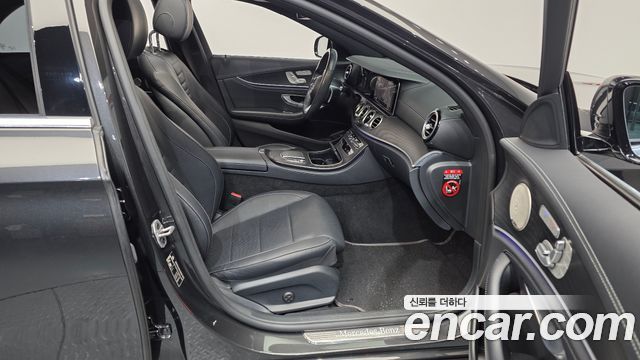 Mercedes-Benz E-Class 2022 — photo 11